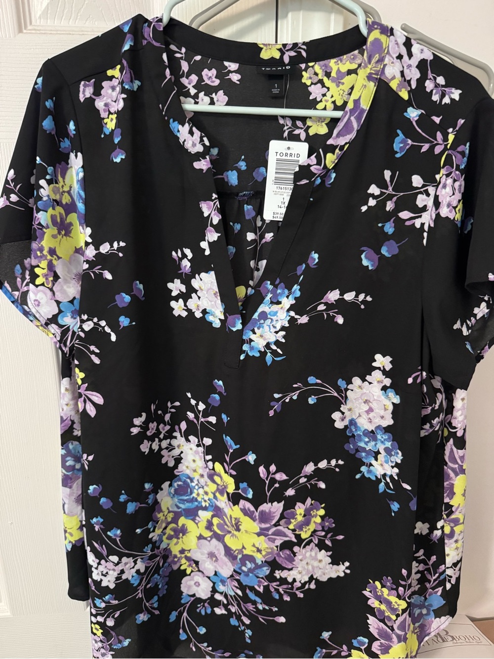 Lane Bryant Black Floral V-Neck Short Sleeve Blouse
